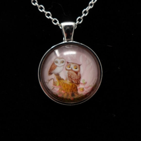 Adorable Owl Love Pendant Silver Tone Chain - Picture 2 of 8